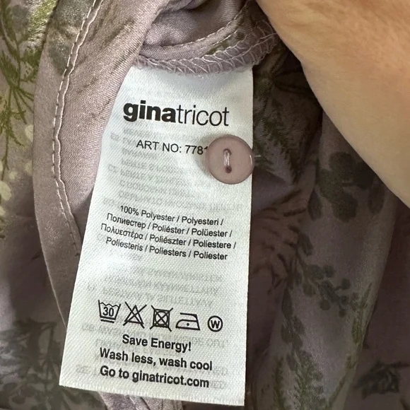 Gina Tricot Silky Floral Satin Button Down Blouse Lavender Purple Bell Sleeves - Picture 6 of 6